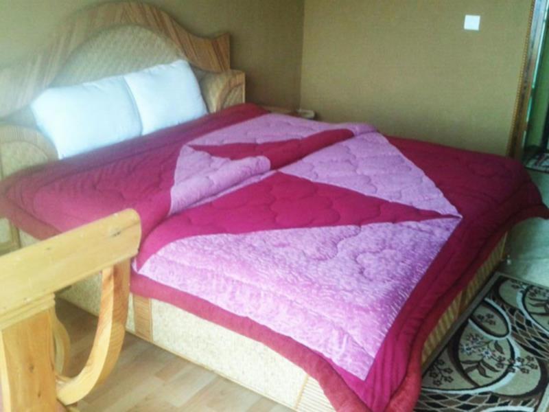 Hotel Vishaka Palace Каусани Экстерьер фото